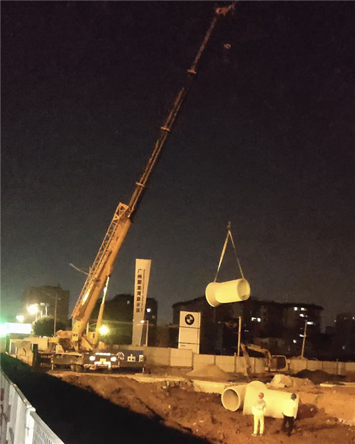 阳江市“弯臂矫正”—— 吊车的 “形变补偿” 技术