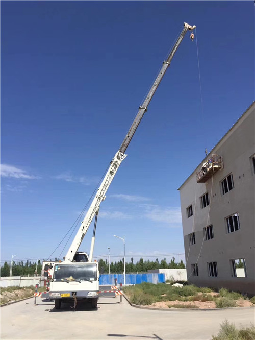 阳江市“轻装强干”—— 吊车的 “轻量化臂架” 技术